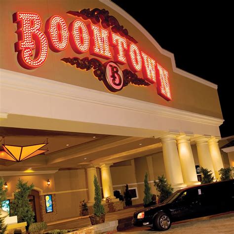 Boomtown bossier - Wednesday & Thursday | 5PM - 10PM. Friday & Saturday | 5PM - 11PM. Sunday | 12PM - 8PM. In between the action at the tables and slots, come and enjoy a delicious signature margarita or a refreshing beer as you relax at our unique circular bar.